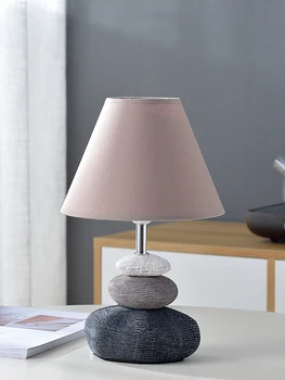 Lâmpada de tabela de seixos de cerâmica moderna, simples e criatividade Nórdicos personalidade de decoração do quarto do agregado familiar quente luz da lâmpada de cabeceira