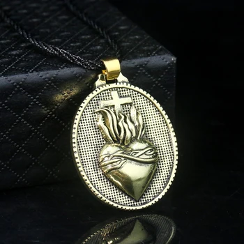 Retro Sagrado Coração De Fogo Cruz Colar De Jesus Crucifixo Pingente De Bronze Oval Encantos Catolicismo Mulher Homem Amuleto Jóias Amuleto Presente
